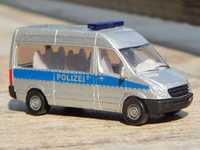 Macheta duba de politie germana Mercedes Sprinter II sc 1:64 Siku