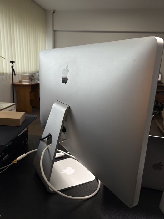 Monitoare Apple 2016/Utilizate/Funcționează cu laptop-uri Mac OS vechi