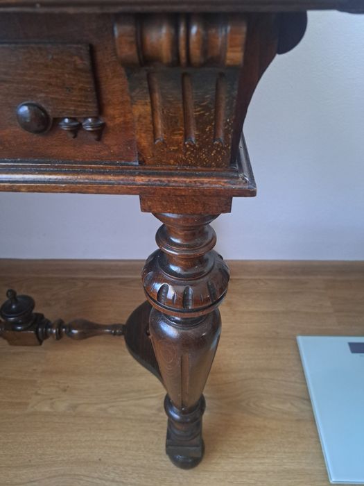 Vand masa ,mobila veche .