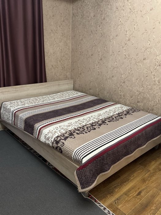 Продам кровать с матрасом