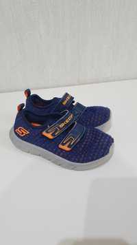 Vand adidasi skechers