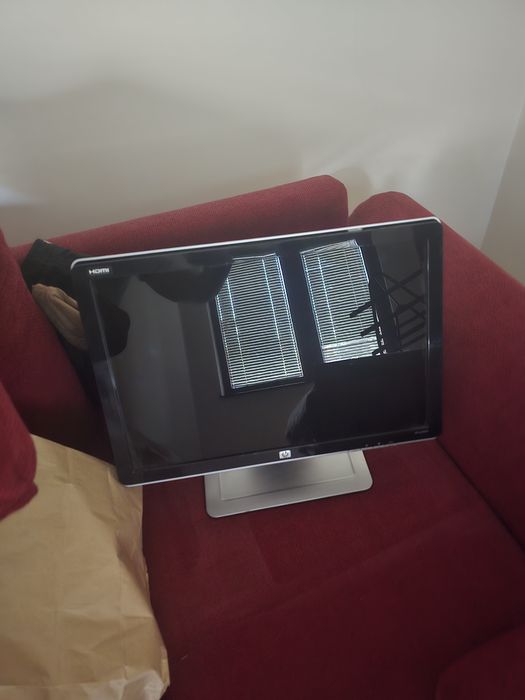 Hp w2207h перфектен