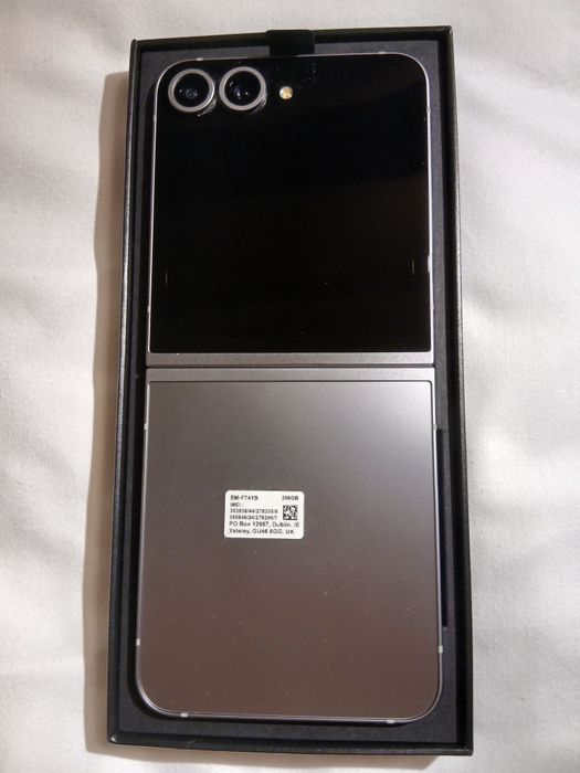 Samsung Galaxy Z Flip 6, 12GB RAM, 256GB, 5G, Silver Shadow