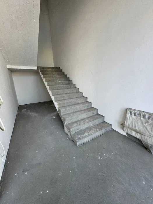 Продаётся 4 этажны Здание 1350 м² Алмазар 1 Линия  Ор. Голиб  Кладбище