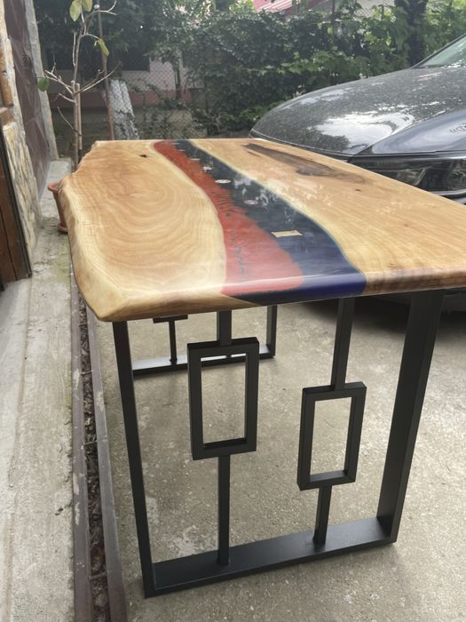 Mese lemn nuc si rasina epoxidica