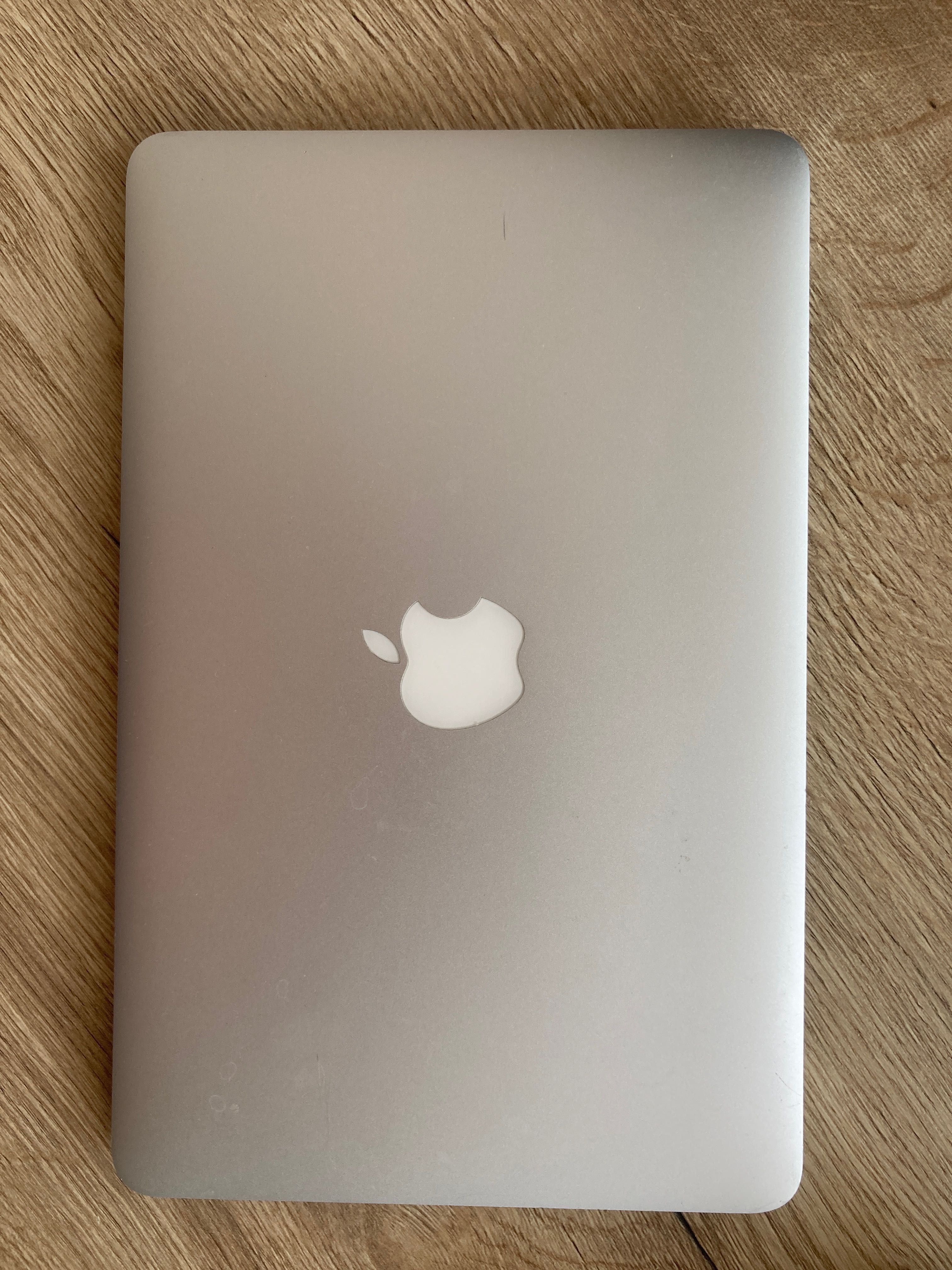 MacBook Air 6,1 – Intel Core i7 – 8GB RAM – 128GB SSD