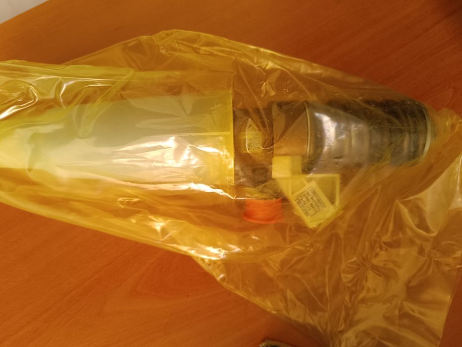 Помпа дюза чисто нова