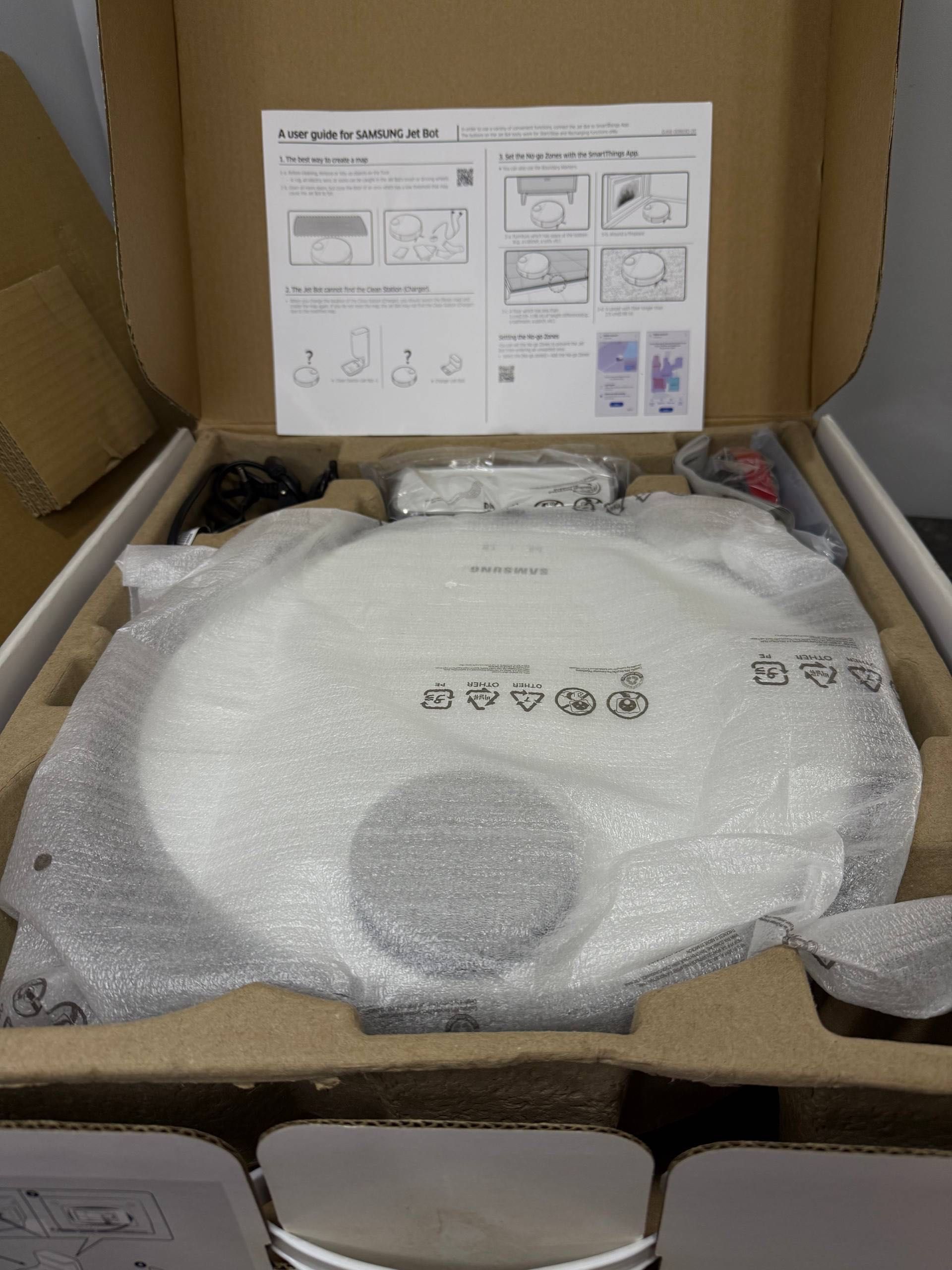 Робот пылесос Samsung VR30T80313W