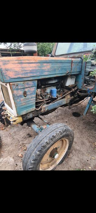 Tractor Universal 650