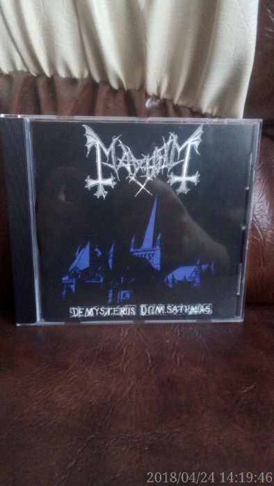 Vand 2 albume de la trupa Mayhem.