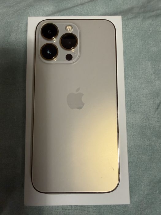 Продавам iPhone 13 pro 256gb