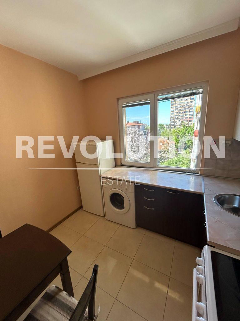 Дава се под наем Двустаен апартамент в Пловдив, Център - 64 кв.м за 325 € - Снимка #1