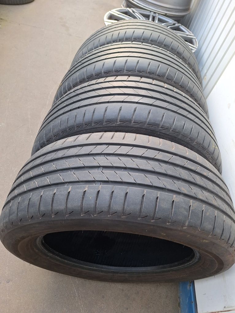 Anvelope 235/55/18 vara Bridgestone an 2022