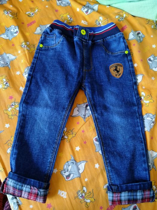 Продам джинсы с подворотом на мальчика  1,6 - 2 лет