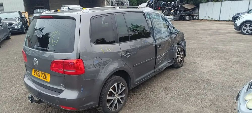 Dezmembrari / Dezmembrez Volkswagen Touran II (1T3) 1.6 TDI CAYC cutie viteze manuala codu culoare LD7R