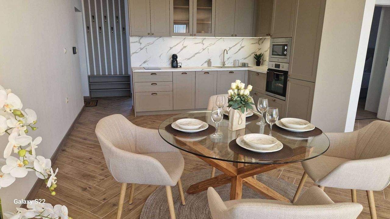 Дава се под наем Тристаен апартамент в Бургас, Сарафово - 128 кв.м за 1275 € - Снимка #3