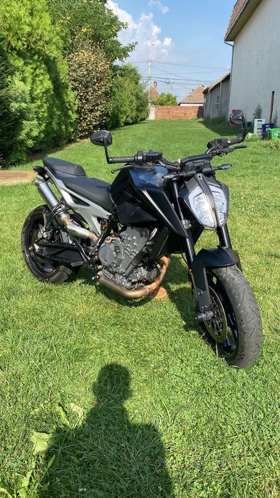 Ktm duke 790 an 2019 evacuare akrapovic, plus o cască
