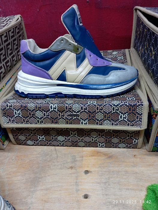 Кроссовки все фирма отдам не дорого