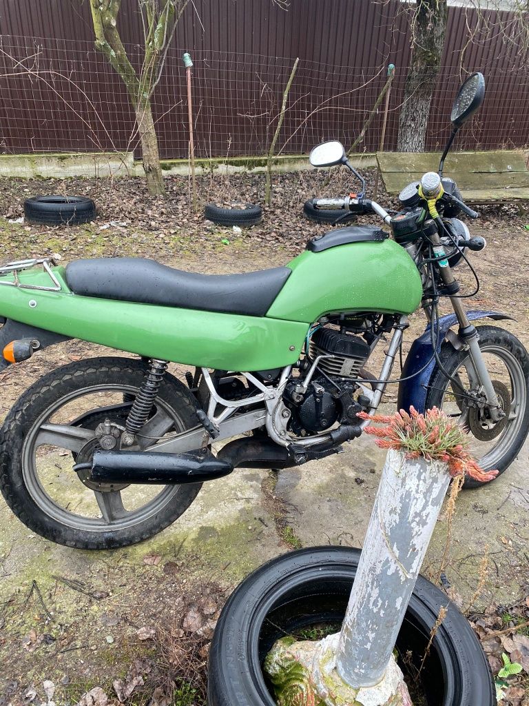 Vând motocicleta