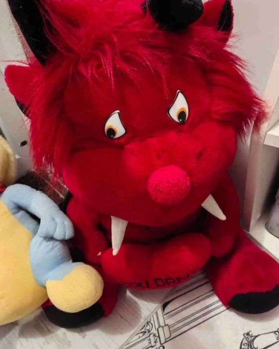 Дявол-голяма плюшена играчка