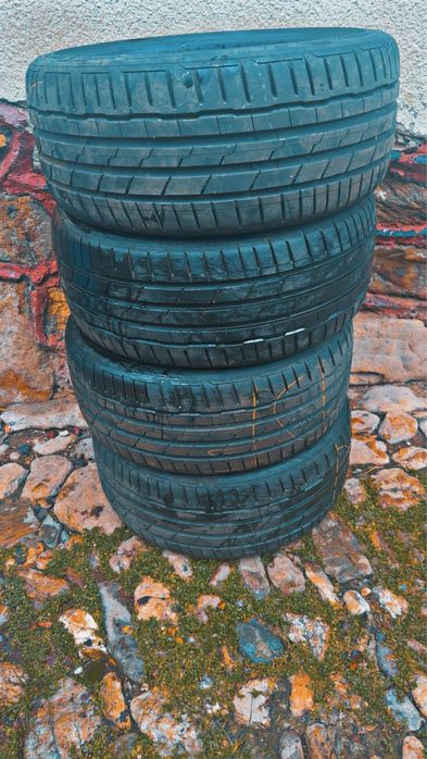 Vând cauciucur de Vară Hankook 225/40R18 92Y