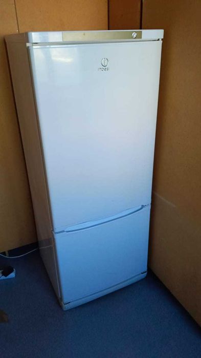 Холодильник Indesit двухкамерный, белый (Б/у)