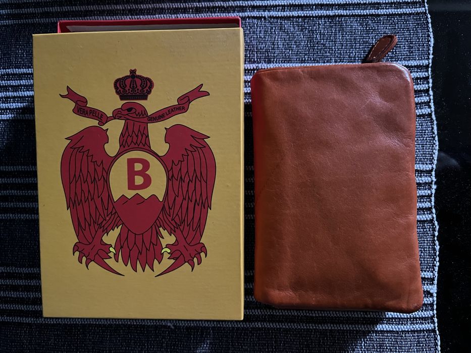 Продавам кожени портфейли