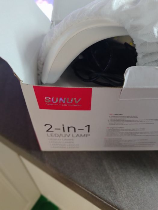 Vând două lămpi de unghi!