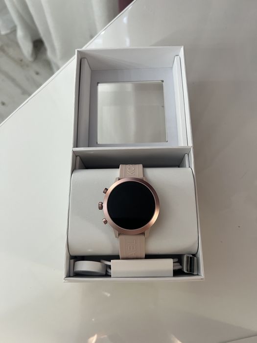 Vând ceas Michael Kors Smartwatch, se poate conecta cu orice telefon