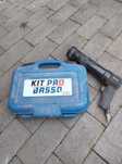 Pistol pneumatic pentru tuburi silicon si capsator pe aer