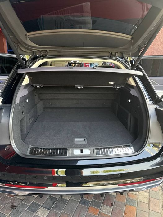 Hongqi E HS 9 srochno sotiladi