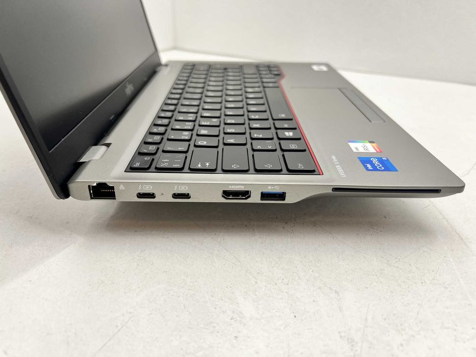 Реновиран лаптоп Fujitsu LIFEBOOK U7411 i5-1135G7 16GB 260GB