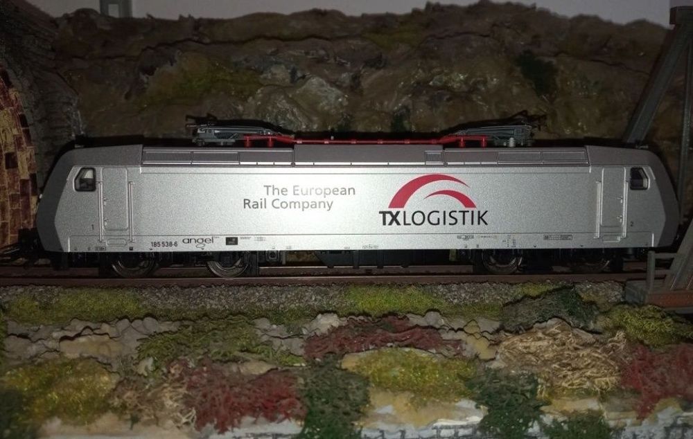 Locomotiva digitala trix 22091 , digitala scara HO 

Tracțiune integra