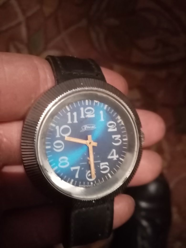 Продам механические часы СССР Зим