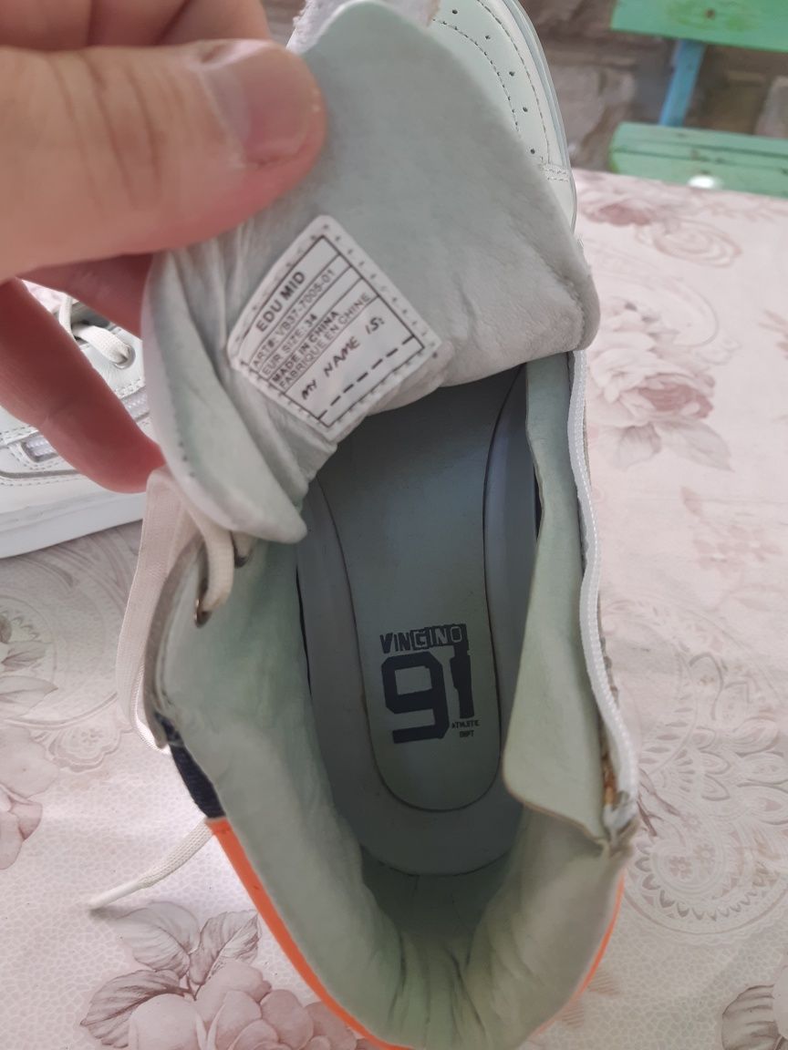 Продавам маркови детски кецове VINGINO 97