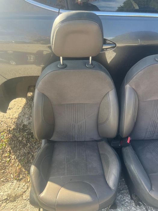 Кожен салон с плат посредата кафяв на цвят Пежо 2012год Peugeot 2008