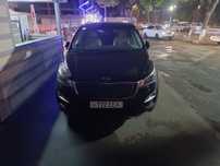 Kia avto mashinasi sotiladi