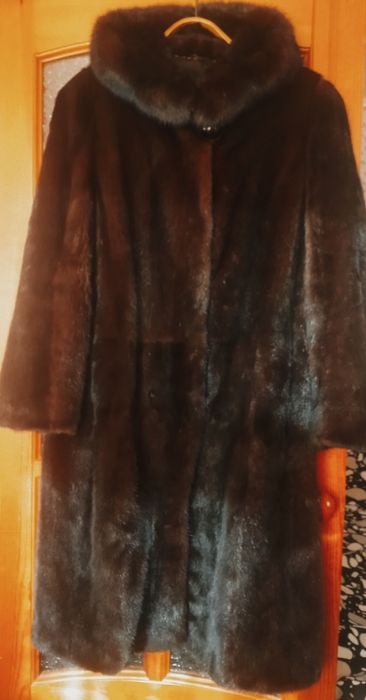 Шуба норковая , коричневый цвет, в хорошем состоянии