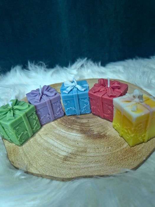 Коледни свещи различни фигурки