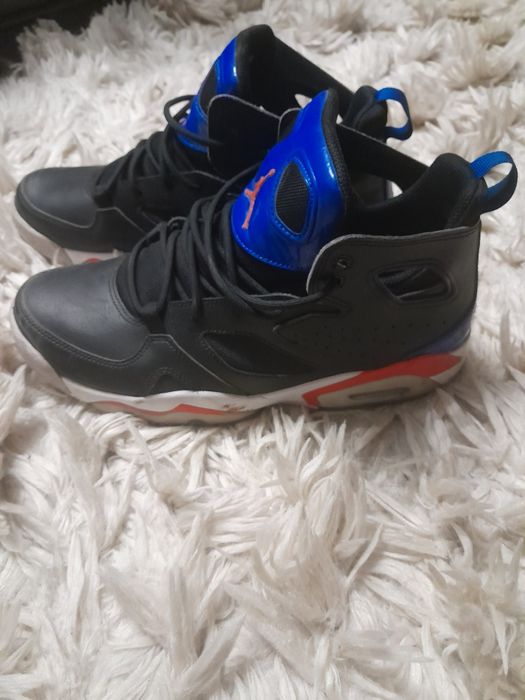 vând adidași jordan noi