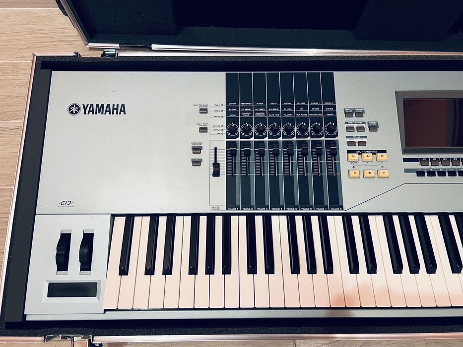 Yamaha Motif XS8 НОВ! + Thon Hard Case
