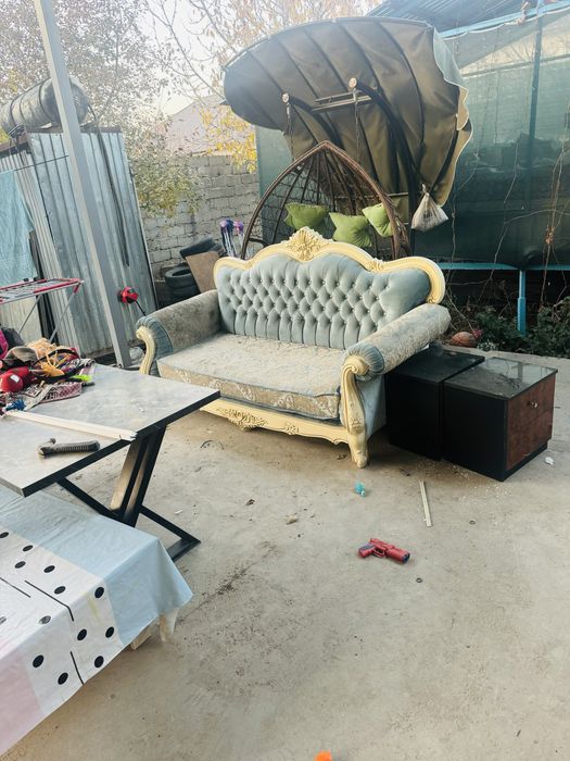 Диван  и  кресла