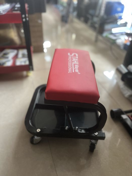 Работен стол с рафт за инструменти Stahlmayer до 150 кг