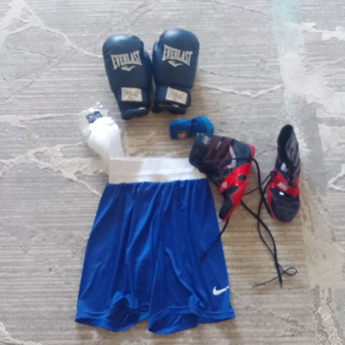 Боксерски набор прадается