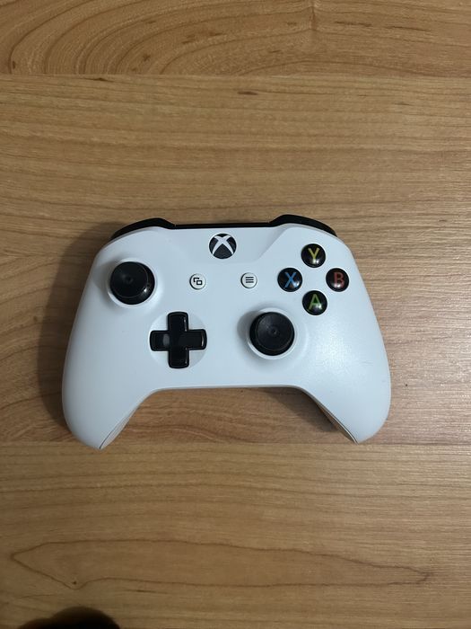 Vand sau schimb Xbox One 1TB + Jocuri