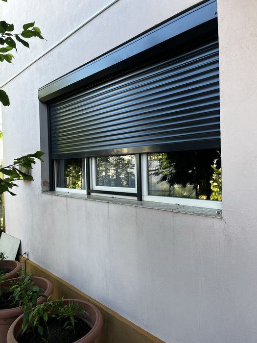 Usi garaj tip rulou-rulouri eterioare-plase anti insecte