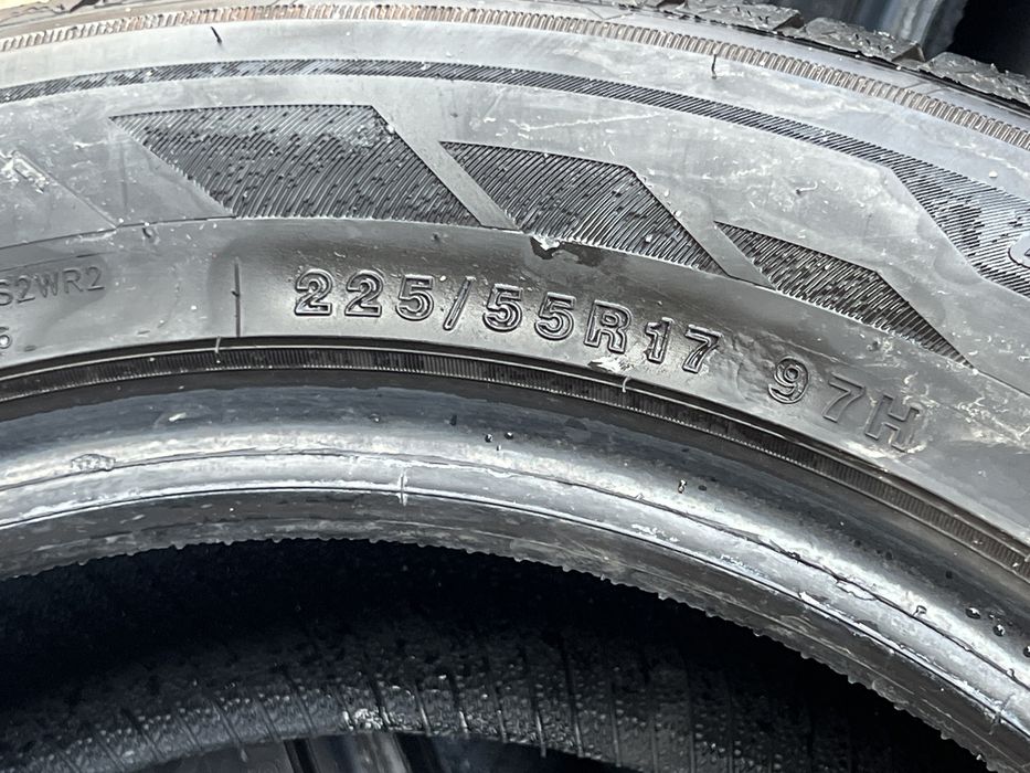 Vand Anvelope iarna 225/55 R17 97H in stare foarte buna