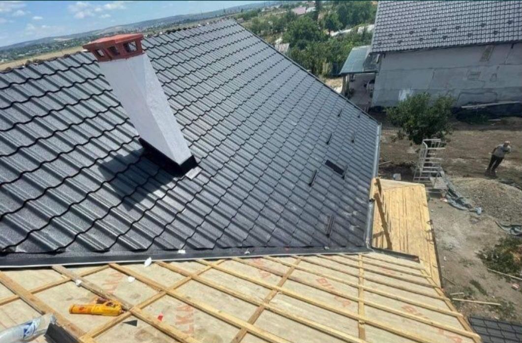 Executam:Acoperișuri,Dulgherie,Tinichigerie,Reparații urgente