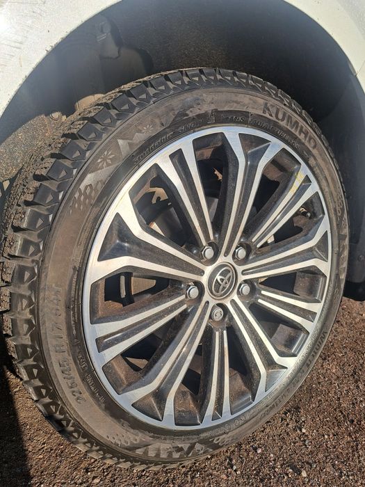 225/45 R17  kumho wintercraft ice wi32 шипы