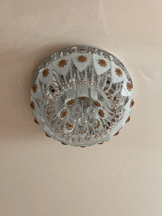 Продам люстру